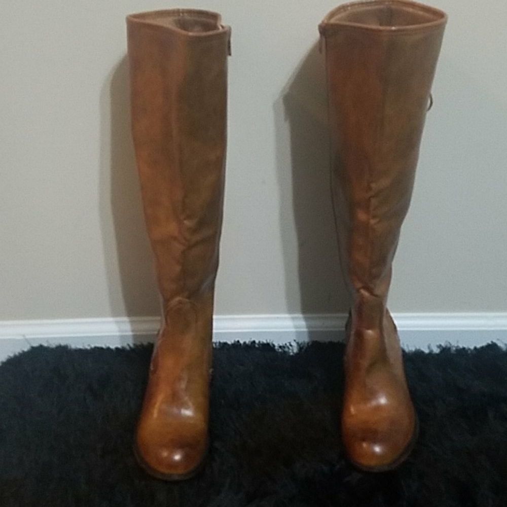 Boots - Picture 3 of 5